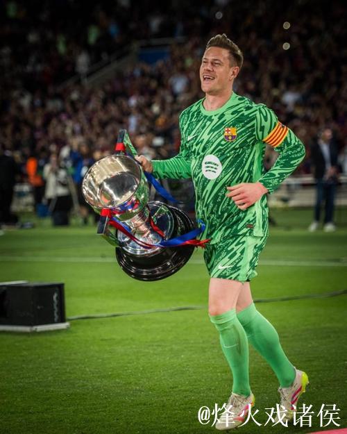 巴萨官宣：特尔施特根获准复出，进入对阵法国名单