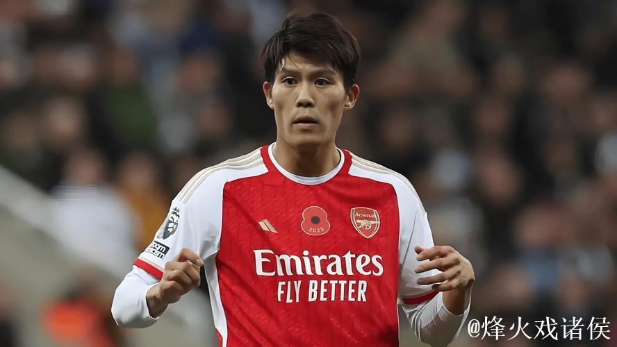 富安健洋即将加盟阿贾克斯,今晚抵达阿姆斯特丹准备明日体检 富安健洋即将加盟阿贾克斯,今晚抵达阿姆斯特丹准备明日体检